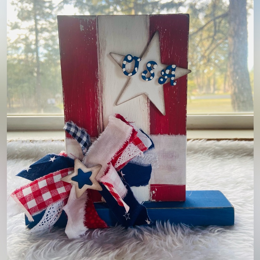 Hand-Painted Wooden Independence Day USA Star Block – Patriotic Desk Décor